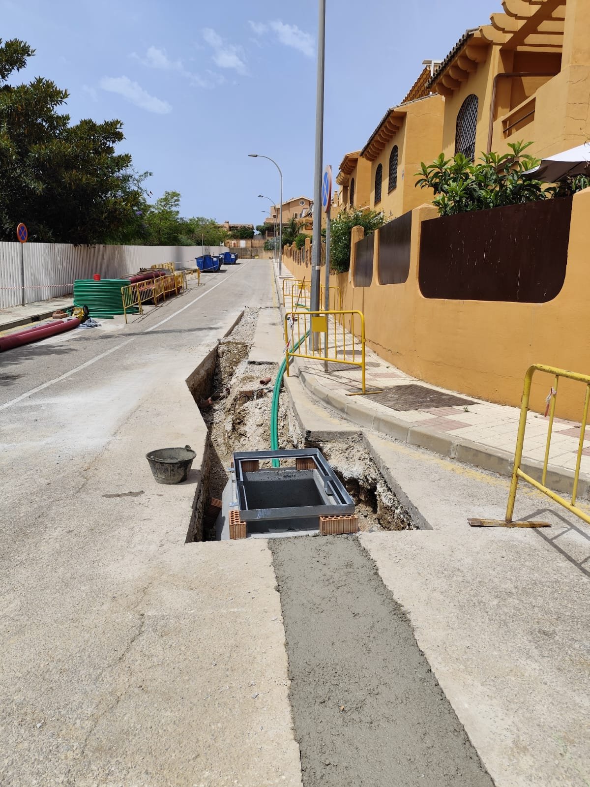 Obras de mejora de la red electrica en la calle Diosa Talasa