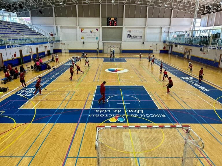 Pistas del Pabellón Cubierto Municipal Rubén Ruzafa, una de las instalaciones deportivas municipales de Rincón de la Victoria